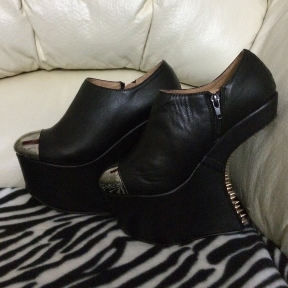 Shoes - Picture 4 of 4