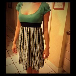 Max studio specialty products green/black dress.