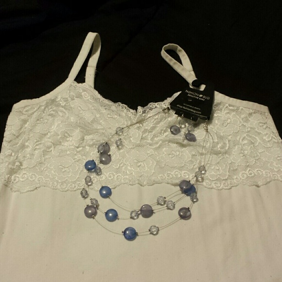 NWT Beautiful Stone Necklace & Earring Set