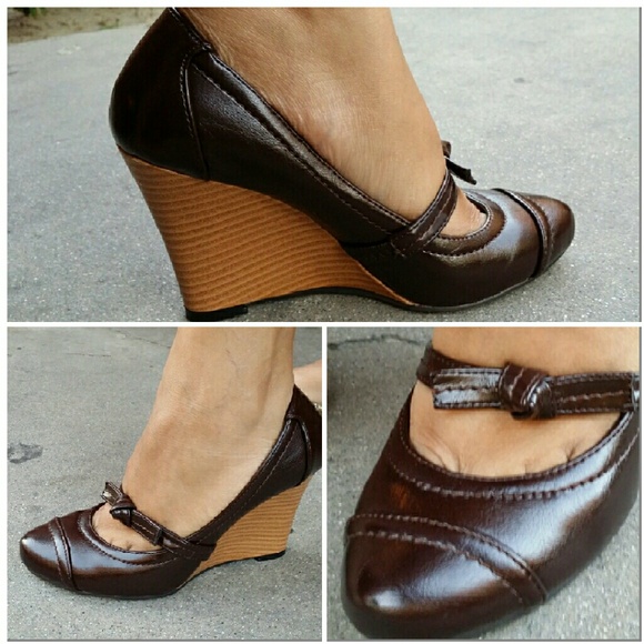 Brown casual wedge
