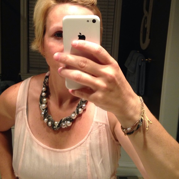 Extra pics of stella &dot necklace