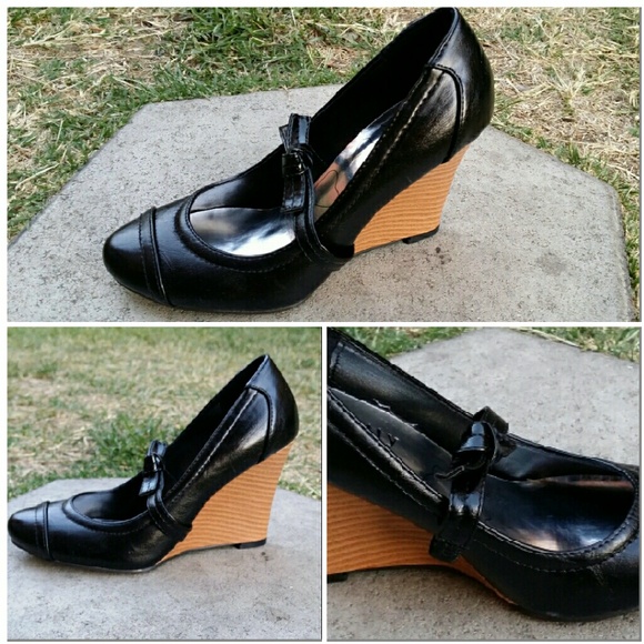 Black  casual wedge