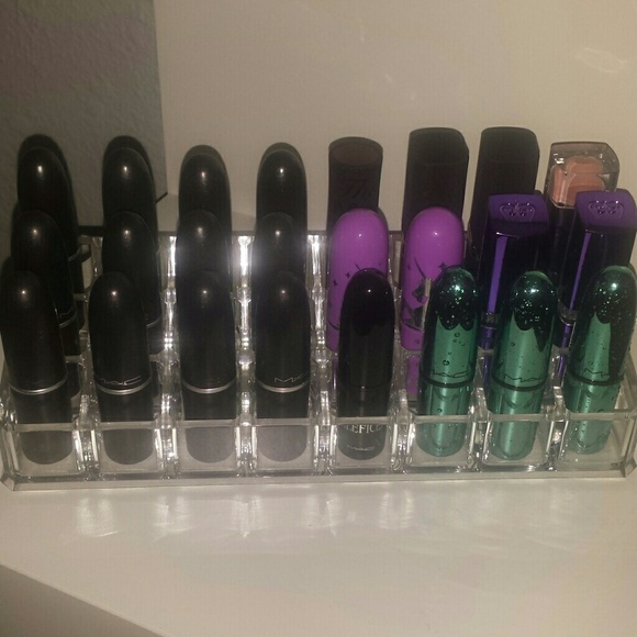 Acrylic lipstick holder