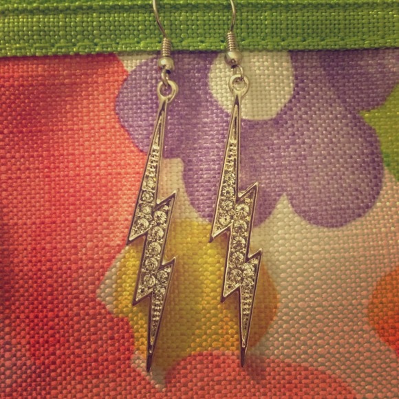 🚫Sold in Bundle🚫✨Lightning Bolt Earrings✨