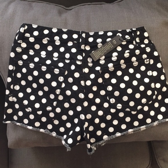 VS High Rise Shorts - Picture 2 of 3