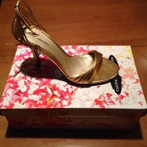 Chinese laundry shimmer gold shoe. Brand new