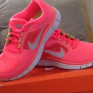 Nike free run 3.0 size 8! Hot pink new
