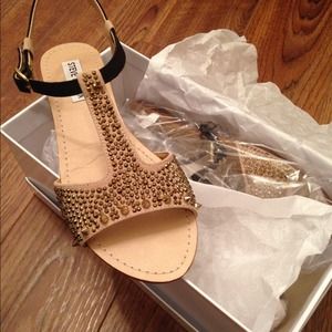 Steve Madden Sandals *PM EDITORS PICK!* 🎉🎉