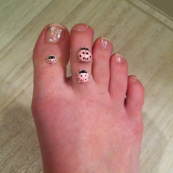 ☺️🌸Lady bug toe rings🌸☺️ - Picture 2 of 3