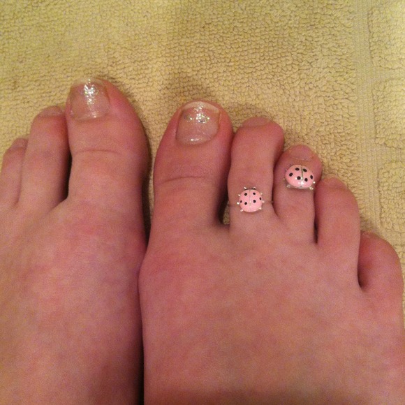 ☺️🌸Lady bug toe rings🌸☺️ - Picture 3 of 3
