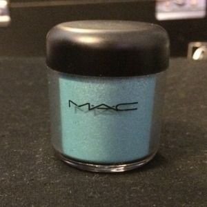 Mac cosmetics mutiny pigment