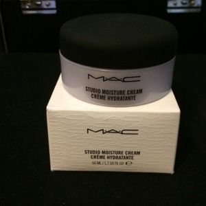 Mac cosmetic moisturizer