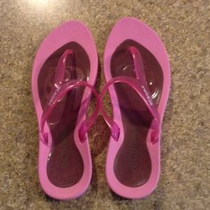 BCBGirls Strawberry Summer Flops Size 9