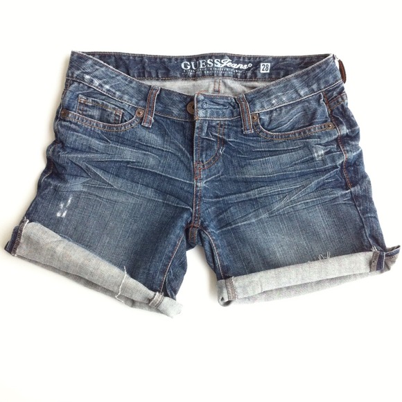 🚫SOLD🚫 🎉Host Pick🎉 Guess Cut-Off Denim Shorts