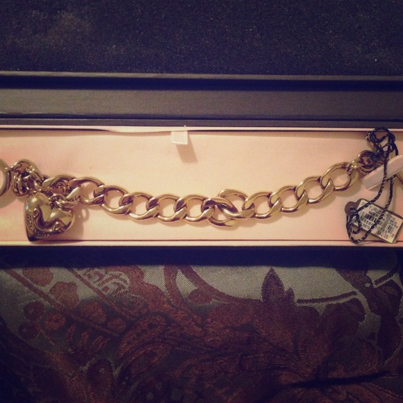 Juicy couture B Gold Starter Bracelet