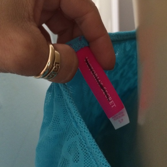 Victoria's Secret ruffles skirt cover up Small - Picture 2 of 4