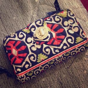 Vera Bradley: Turn Lock Wallet