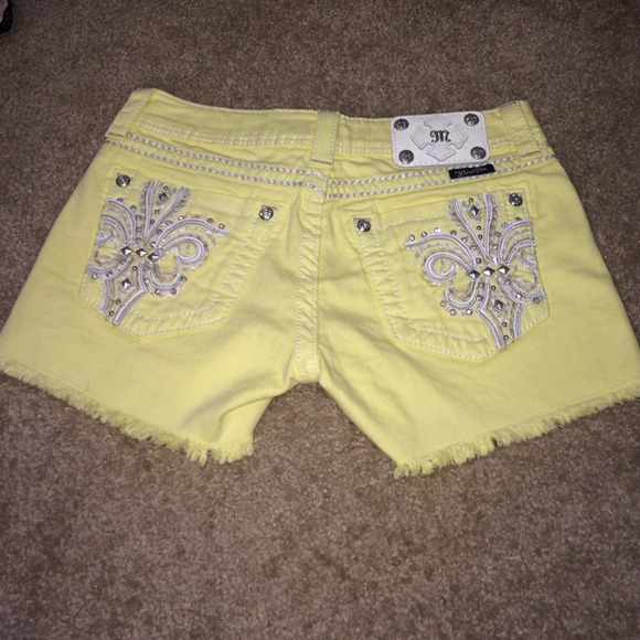 💖Bundle 💖Miss me shorts yellow never worn