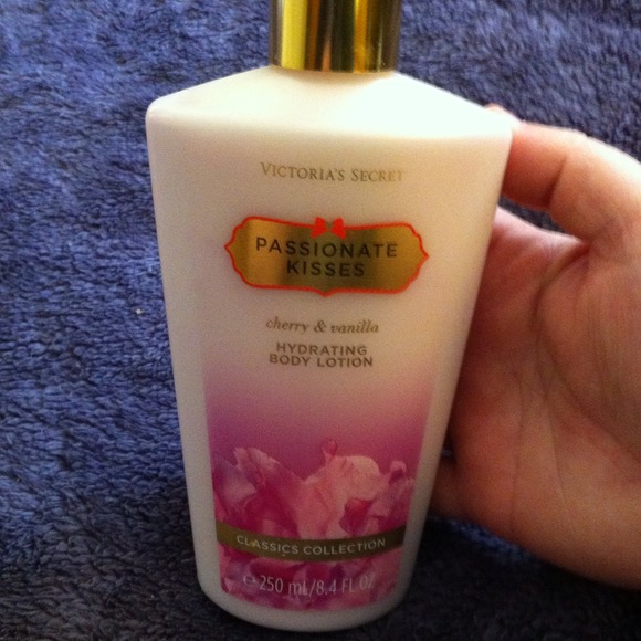 🚫SOLD🚫 Passionate kisses hydrating body lotion - Picture 4 of 4