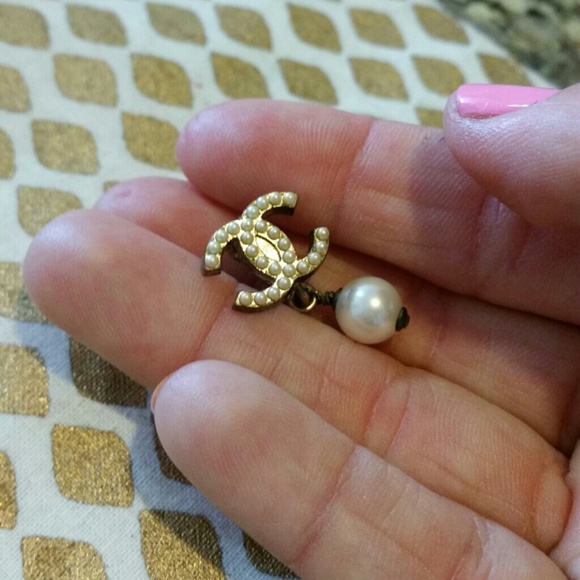 Chanel Earrings - Picture 3 of 4