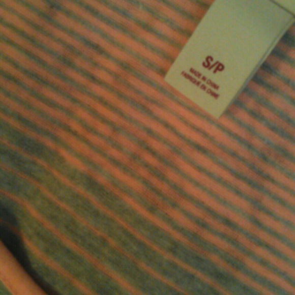 Grey and Coral Hi Lo Type Ruffle Top small new - Picture 4 of 4