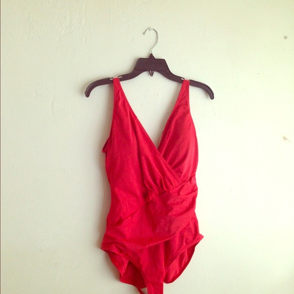 Bundle swimsuit, colored top, black purse