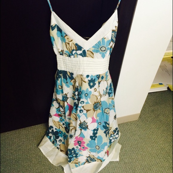 SOLD -Brand new beautiful lightweight floral dress