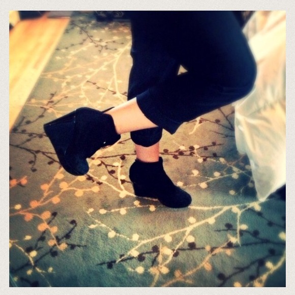 👢KENNETH COLE SUEDE BOOTIES👢