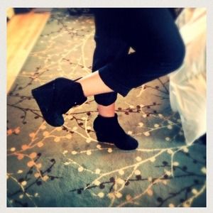 👢KENNETH COLE SUEDE BOOTIES👢