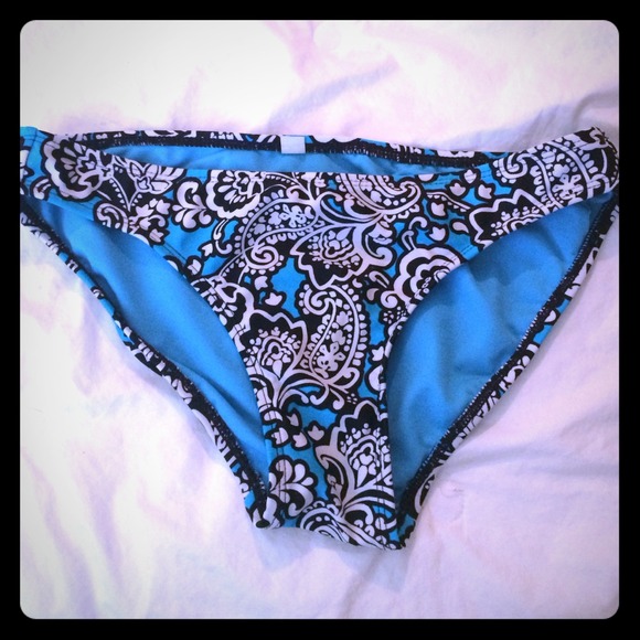‼️REDUCED‼️Adorable paisley print swim bottoms