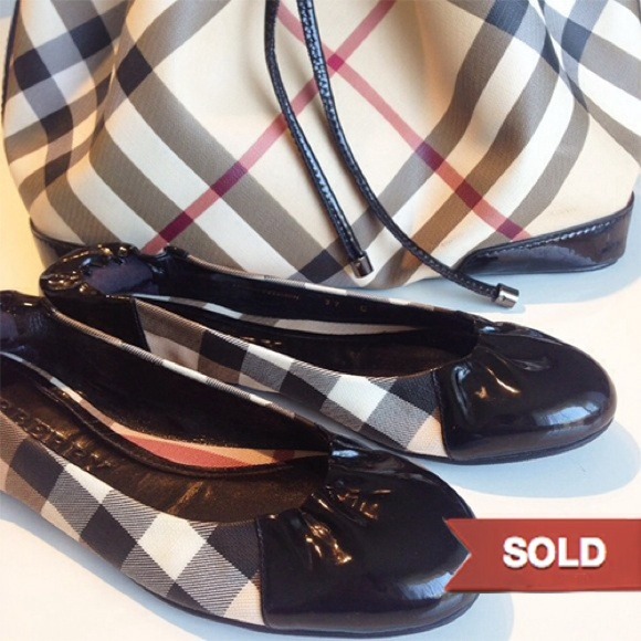 🍀SOLD🍀Burberry flats house check canvas