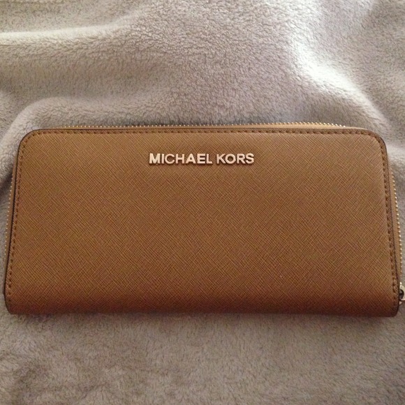 Michael Kors leather zip wallet