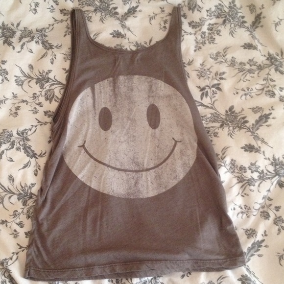 💋SOLD on vinted💋 "Be Happy" gray tank