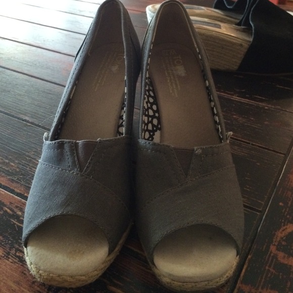 TOMS wedges