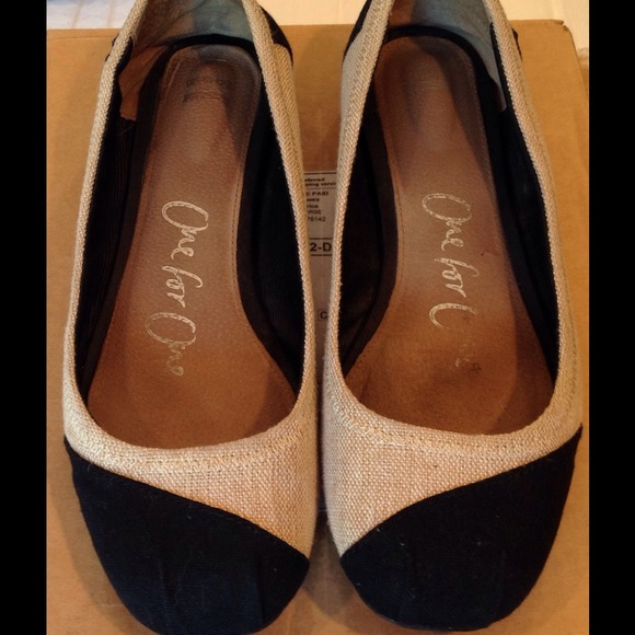 TOMS Shoes - hold for @cerralou Adorable TOMS Alexandra flats