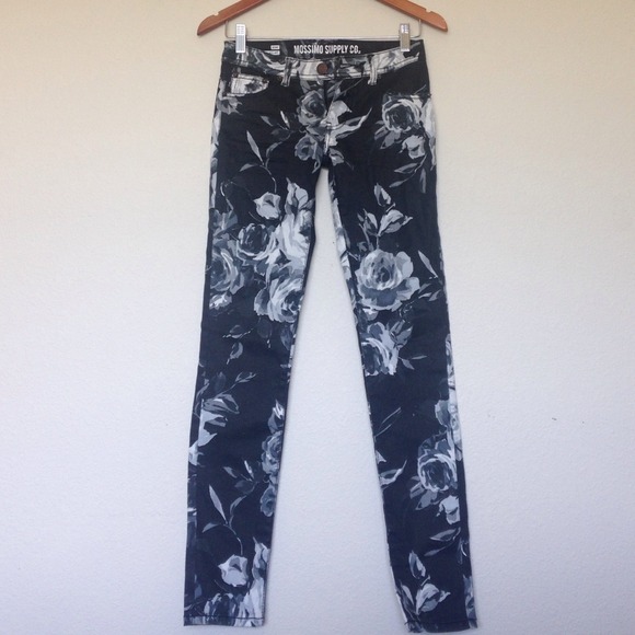 🚫sold🚫Black and white floral jeans