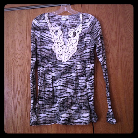 Cute long sleeve top!