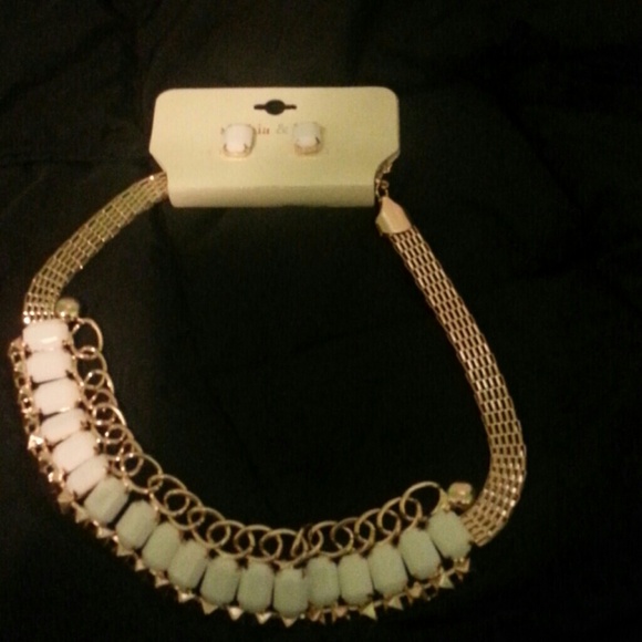 Necklace and earring set