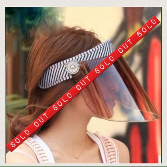 SOLD OUT SOLD OUT--Plaid The Glam Visor