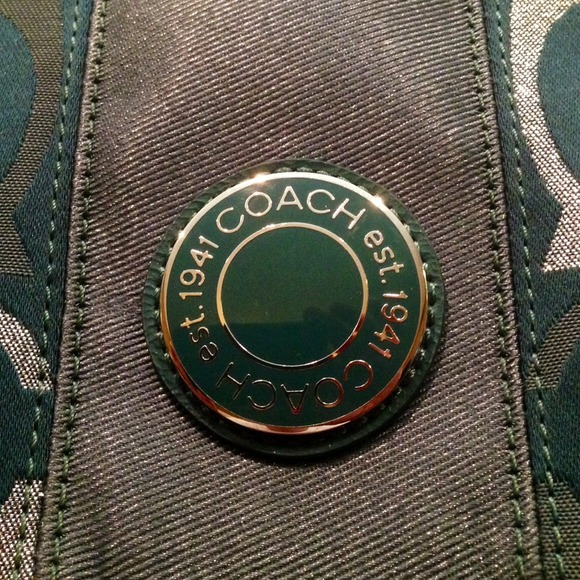 💯% AUTH Green Coach Signature Hobo Purse Gorgeous - Picture 2 of 4