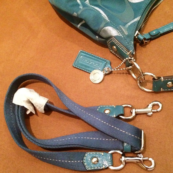 💯% AUTH Green Coach Signature Hobo Purse Gorgeous - Picture 4 of 4