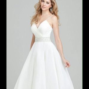 Allure wedding dress. Style 2562 size 8
