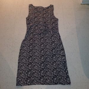 Sleeveless black and white dress