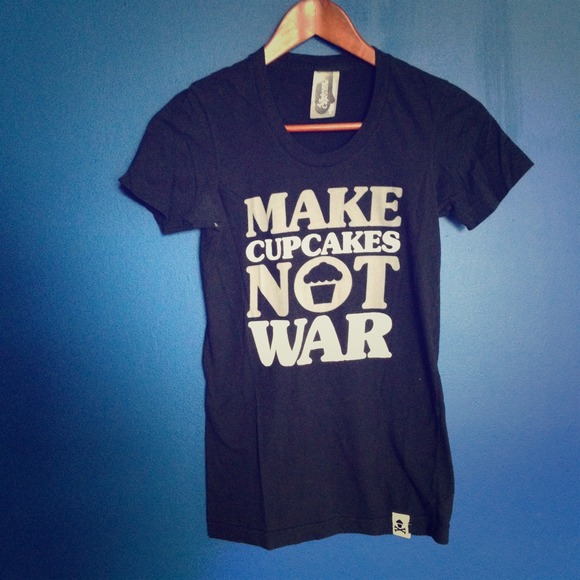 Johnny Cupcakes tee