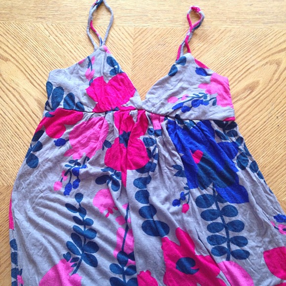 Forever 21 Tops - Forever 21 Floral Tunic Tank, Size XS Forever 21 Tops - Forever 21 Floral Tunic Tank, Size XS