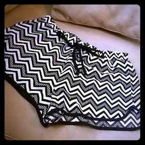Nwt Chevron shorts