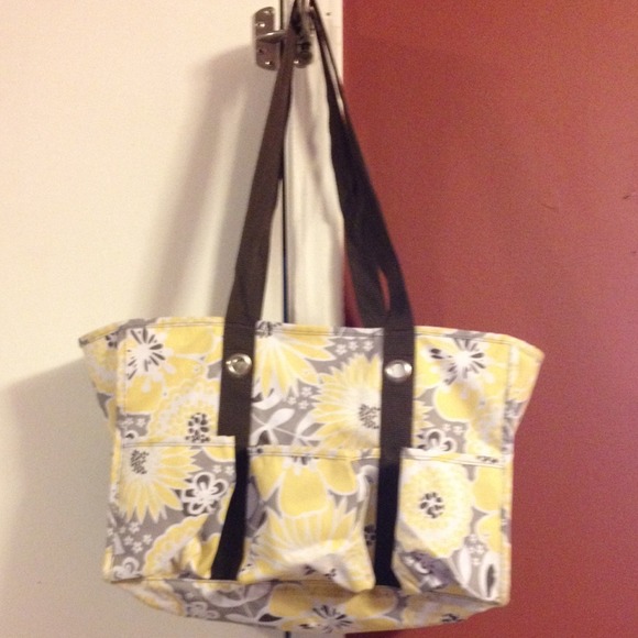 Thrity-one tote perfect for the pool 🌞🌞