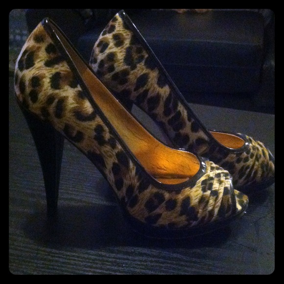 ALDO peep toe pumps