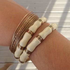 🎀Bundled🎀Cream & Gold Bangle Set!