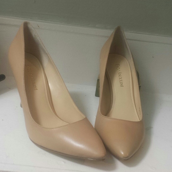 Nude pumps